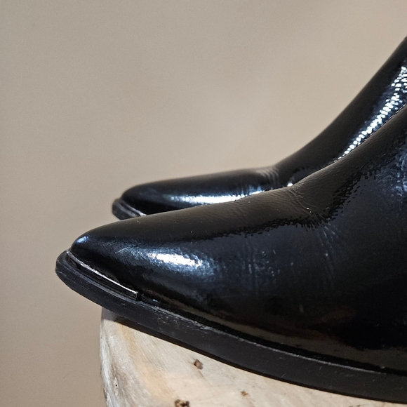 Marc Fisher Yale pointy toed patent leather Chelsea ankle boots 8 EUC - Picture 5 of 8